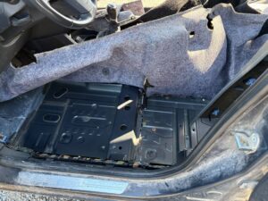 Voiture inondée décembre 2025 démontage moquette du véhicule